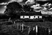 Mini_120313-192217-another_wee_house_b_w