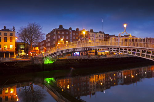 Ha'penny bridge photo taken during dusk